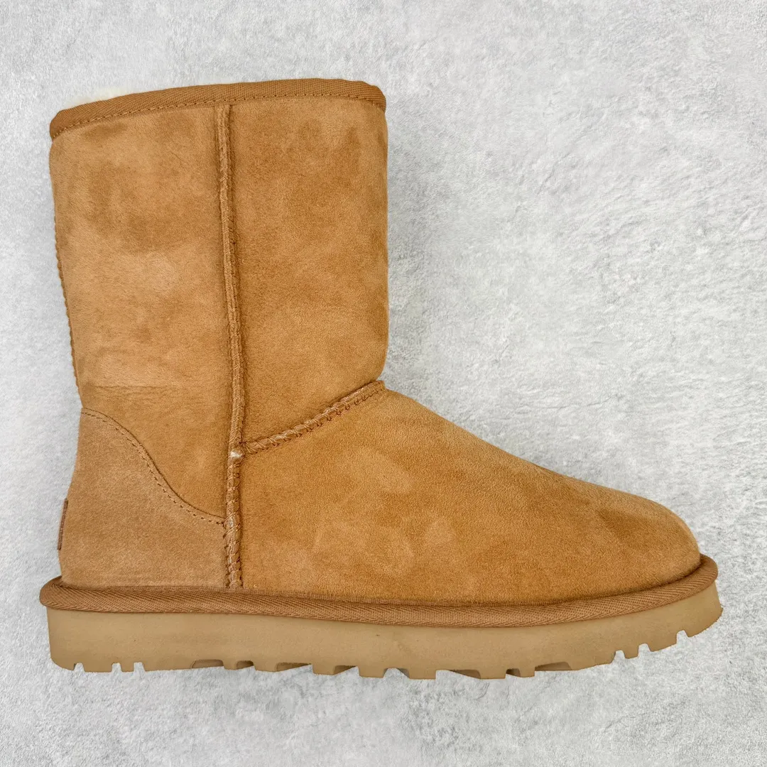 Pick up locally💰560 UGG Women's 6223 Men's 5800 classic mid-calf autumn and winter sheepskin all-in-one snow boots. All shoes are made from ZP. Longfeng A-grade Australian imported sheepskin and fur all-in-one boots for men and women. Brand OEM production line. Fully follow the ZP process. OEM original pattern maker. Adhere to no original shoes and no development options. Pay attention to every detail. The most authentic version on the market. TREADLITE "Light Wing" technology outsole. Lightweight/durable/flexible/pile size: 35 36 37 38 39 40 41 42 43 44 45 Coding: by2936090